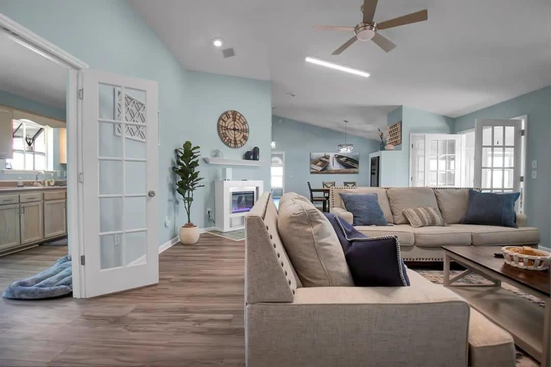 Surf City Serene Waterfront Vacation Home المظهر الخارجي الصورة